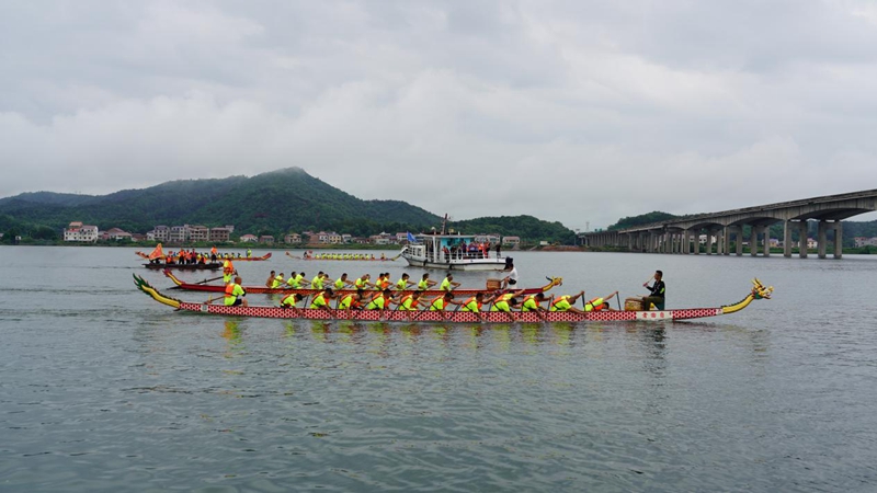 “龙行湘水·诗意永和”龙舟邀请赛精彩上演