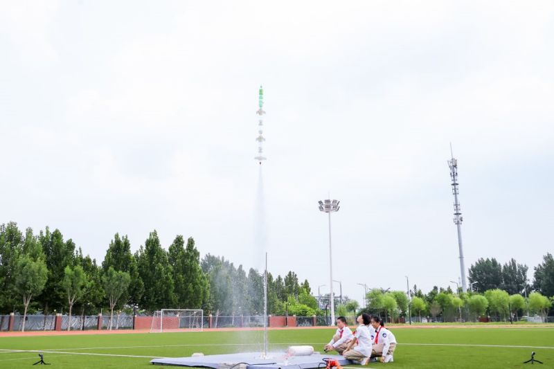 “抖音水火箭科学日”科普表演赛举办，短视频助力青少年航天梦