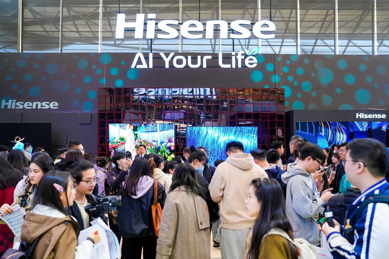 AWE2025｜海信全球首款116英寸RGB-Mini LED亮相