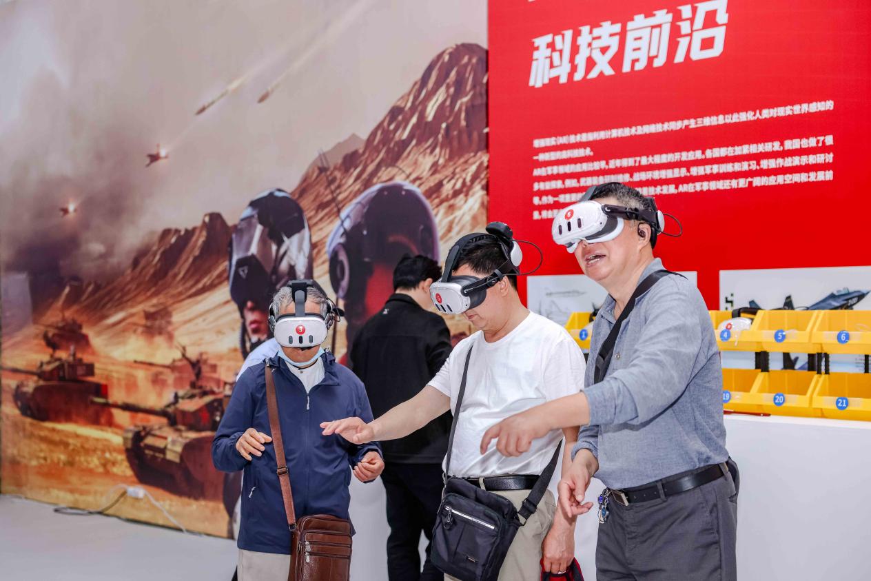巡光无界｜看！一大波“国防重器”惊现合肥骆岗公园