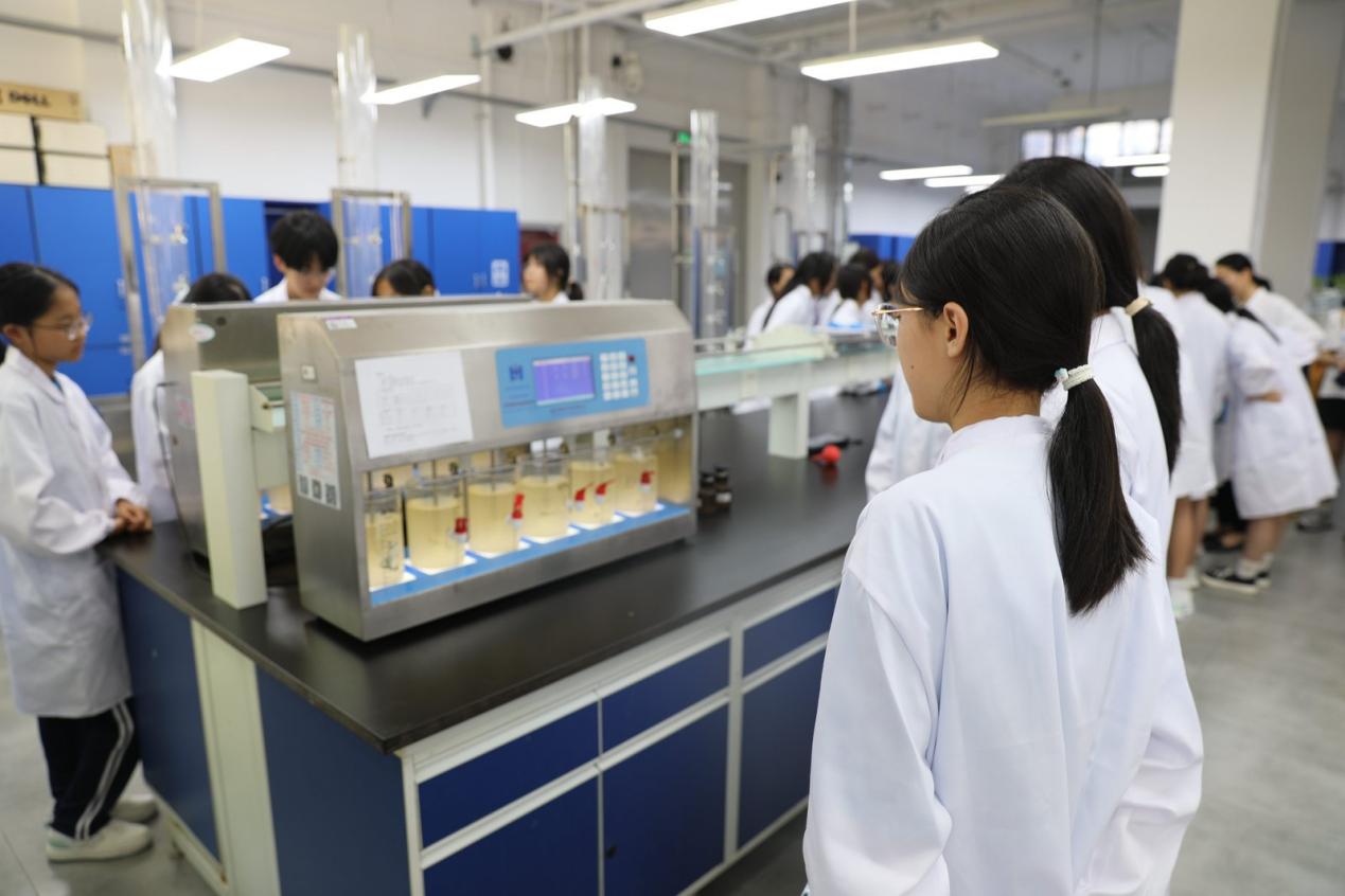 以她之光，筑梦科学——2025 “她・未来”女童科学营侧记