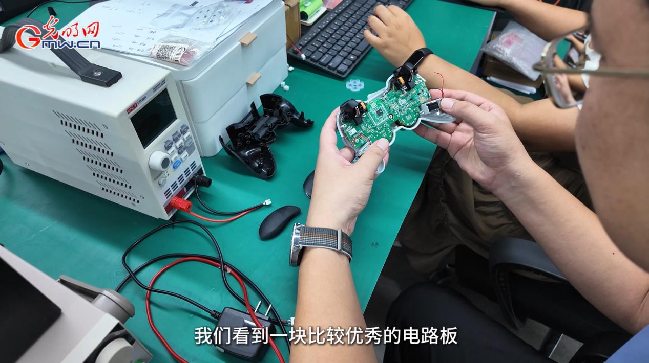 行行出状元|电子电路设计师杨宝珠:做数字世界的“隐形建筑师” 行行出状元|电子电路设计师杨宝珠:做数字世界的“隐形建筑师”