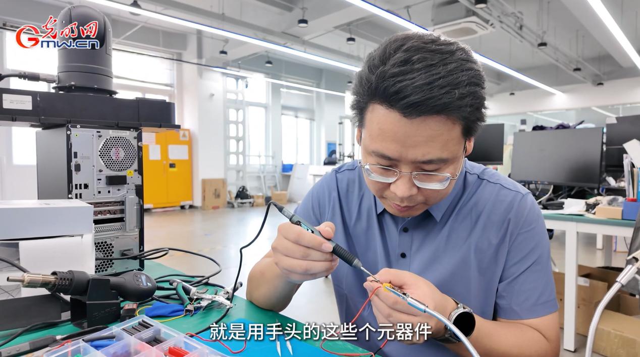 行行出状元|电子电路设计师杨宝珠:做数字世界的“隐形建筑师” 行行出状元|电子电路设计师杨宝珠:做数字世界的“隐形建筑师”