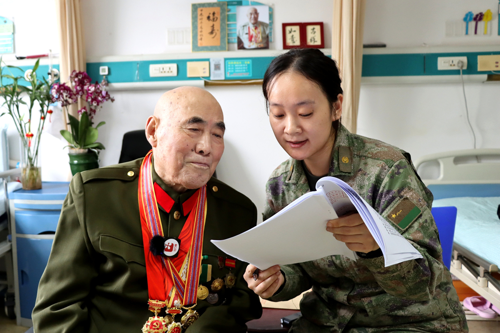 七十四载烽火情，一声“院长”泪满襟