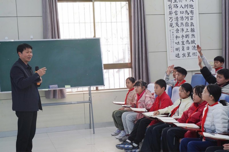 从漂流瓶到世界之巅:科学家精神的十年传承——“科学家精神”系列宣讲活动走进湖北省武昌实验小学 从漂流瓶到世界之巅:科学家精神的十年传承——“科学家精神”系列宣讲活动走进湖北省武昌实验小学