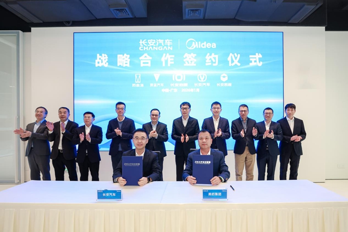 中国智造巨头联手，一声“小美”贯通车与家