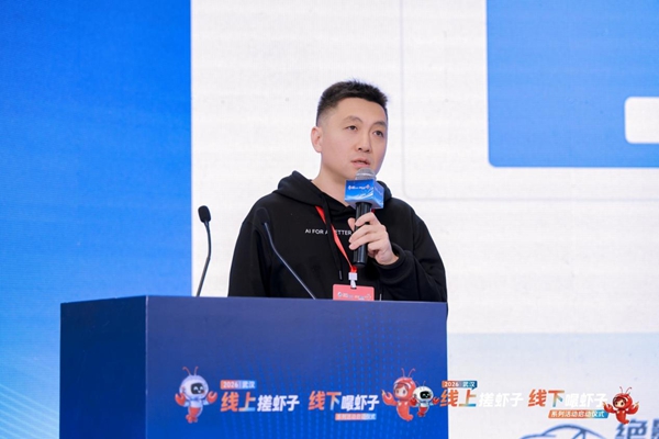 商汤杨帆:人与AI开始深度协作,企业组织形态面临重构 商汤杨帆:人与AI开始深度协作,企业组织形态面临重构