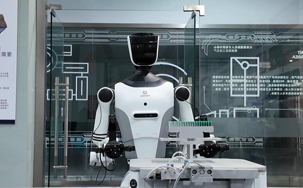 从“表演”到“实干”,具身智能机器人加速产业落地 从“表演”到“实干”,具身智能机器人加速产业落地