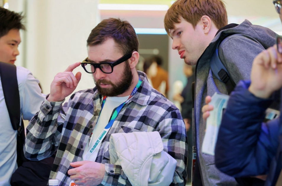 AWE观察|中国智造突围:AR眼镜的“iPhone时刻” AWE观察|中国智造突围:AR眼镜的“iPhone时刻”