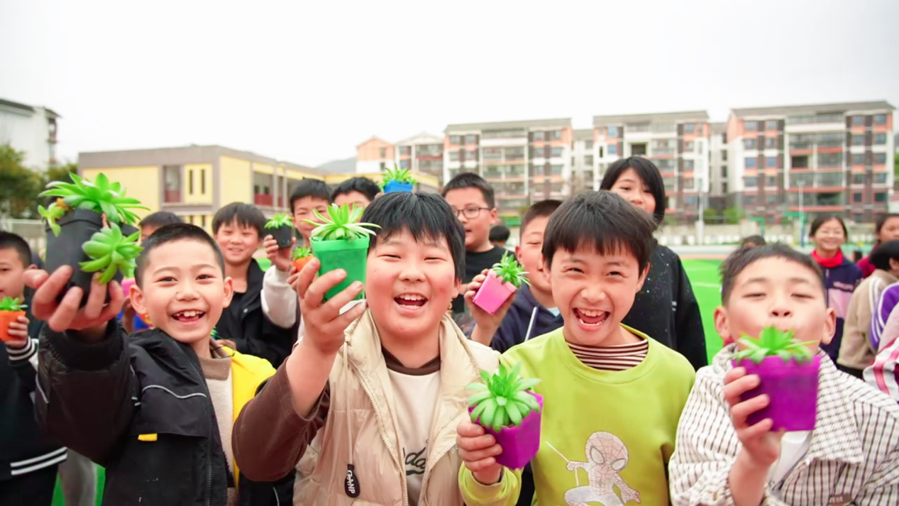 海信冰箱·雨辰助学“爱心足球进校园”活动启动