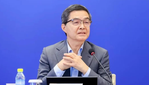 欧阳明高院士：迈向智能化低碳化新征程 新能源汽车产业加速升级