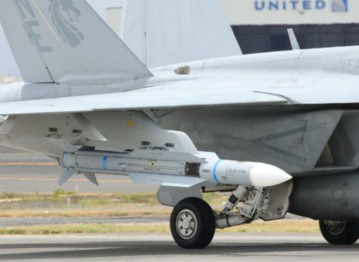 被选为高超防御项目载具的AIM-174B是一种什么导弹？