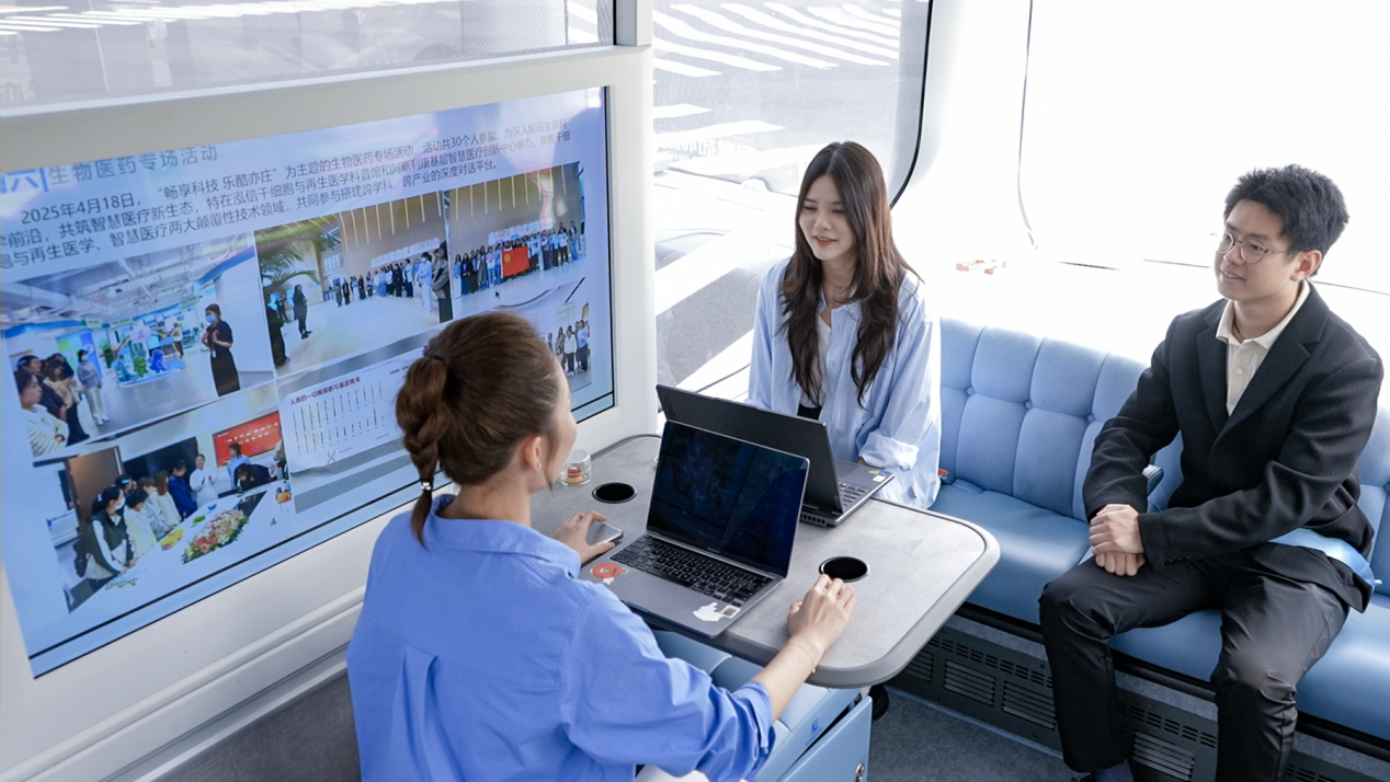 来北京亦庄，体验自动驾驶小巴“十二时辰”