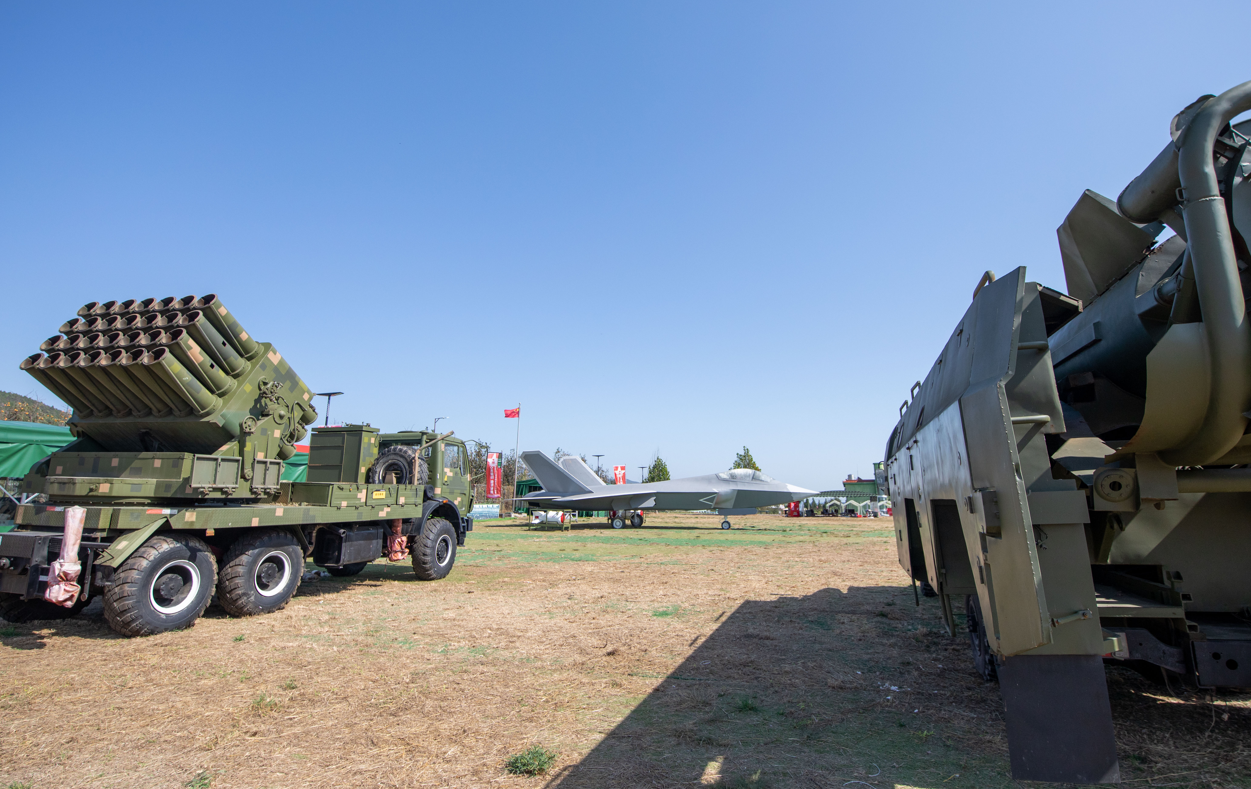 真实装备沉浸式体验 京城国防教育嘉年华火热进行