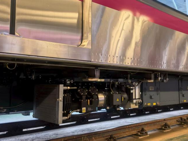 北京地铁再添“绿色动力”，国产无油空压机技术落地亦庄线