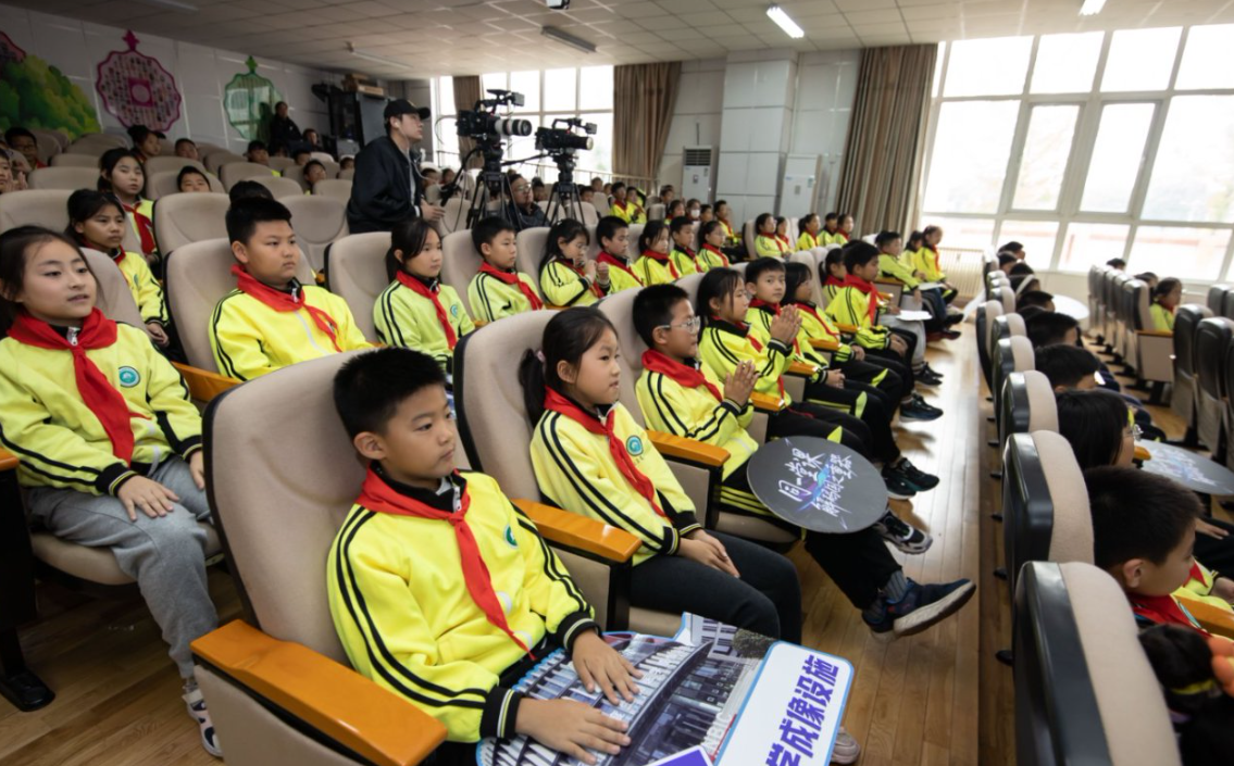 “同一堂课——解码国之重器”第四课探秘核磁共振成像