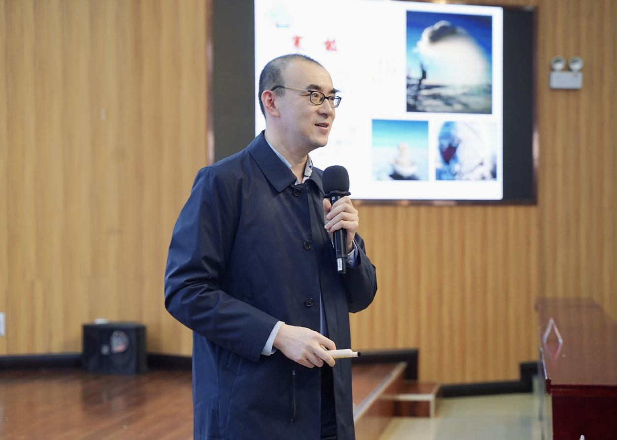 从“喝咖啡”到五星红旗飘扬:极地科考中的爱国接力 ——“科学家精神”系列宣讲活动走进吴家山第四小学